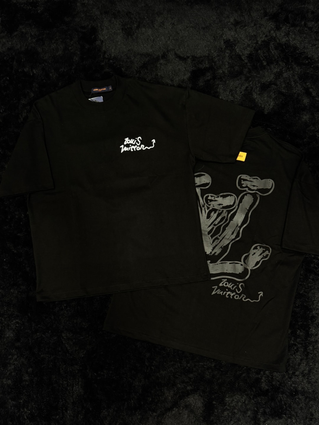 REMERAS LVOUTTN DELUX
